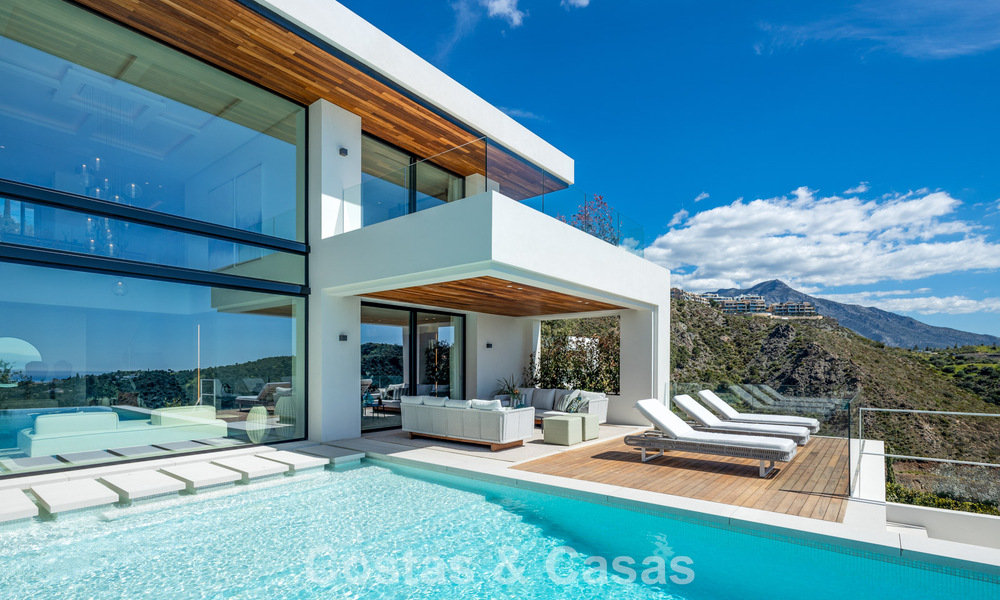 Villa de luxe sophistiquée avec vue panoramique sur la mer à vendre dans la communauté fermée de La Quinta, Marbella - Benahavis 800535