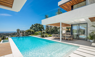 Villa de luxe sophistiquée avec vue panoramique sur la mer à vendre dans la communauté fermée de La Quinta, Marbella - Benahavis 800537 