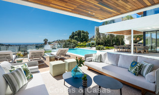 Villa de luxe sophistiquée avec vue panoramique sur la mer à vendre dans la communauté fermée de La Quinta, Marbella - Benahavis 800538 