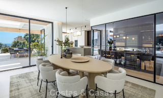 Villa de luxe sophistiquée avec vue panoramique sur la mer à vendre dans la communauté fermée de La Quinta, Marbella - Benahavis 800540 