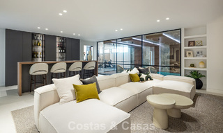 Villa de luxe sophistiquée avec vue panoramique sur la mer à vendre dans la communauté fermée de La Quinta, Marbella - Benahavis 800544 