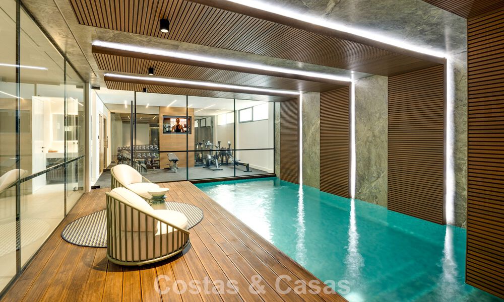 Villa de luxe sophistiquée avec vue panoramique sur la mer à vendre dans la communauté fermée de La Quinta, Marbella - Benahavis 800546