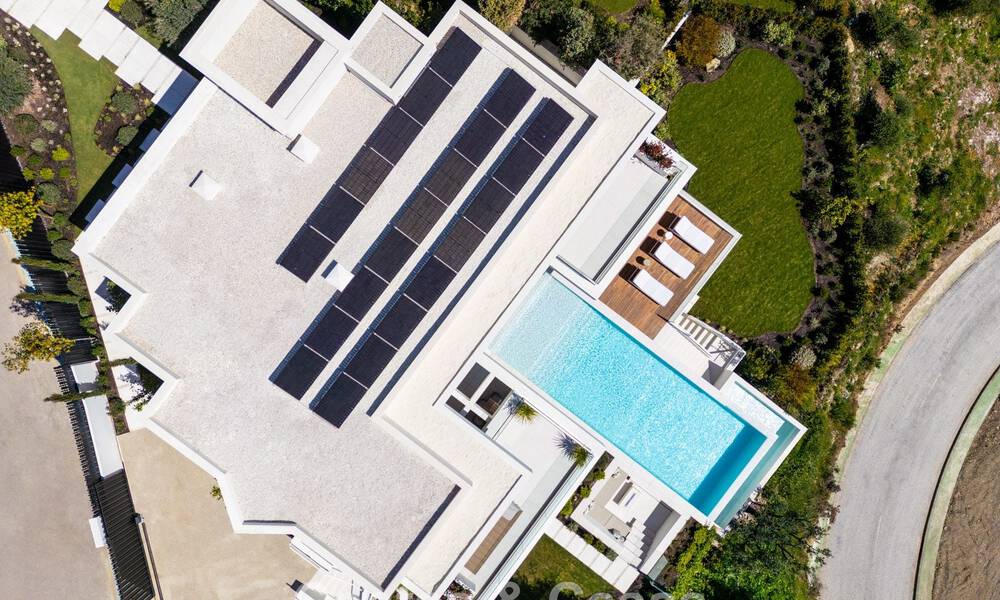 Villa de luxe sophistiquée avec vue panoramique sur la mer à vendre dans la communauté fermée de La Quinta, Marbella - Benahavis 800548