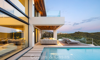 Villa de luxe sophistiquée avec vue panoramique sur la mer à vendre dans la communauté fermée de La Quinta, Marbella - Benahavis 800551 