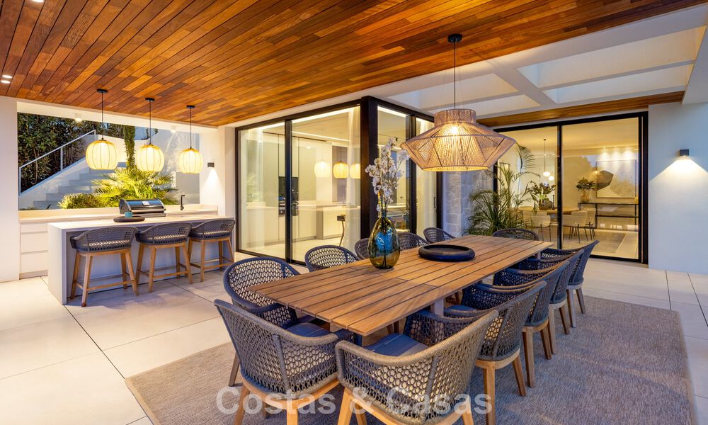 Villa de luxe sophistiquée avec vue panoramique sur la mer à vendre dans la communauté fermée de La Quinta, Marbella - Benahavis 800552