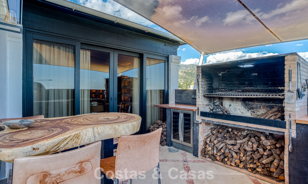 Luxueux penthouse avec vue sur la mer à vendre dans une communauté fermée sur le très convoité Golden Mile de Marbella 778583