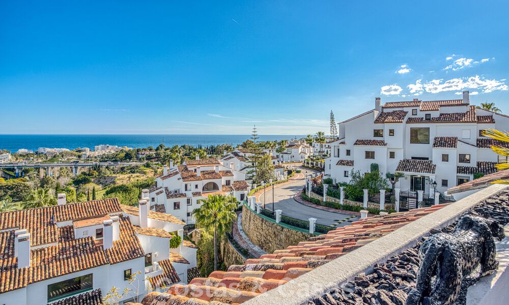 Luxueux penthouse avec vue sur la mer à vendre dans une communauté fermée sur le très convoité Golden Mile de Marbella 778584