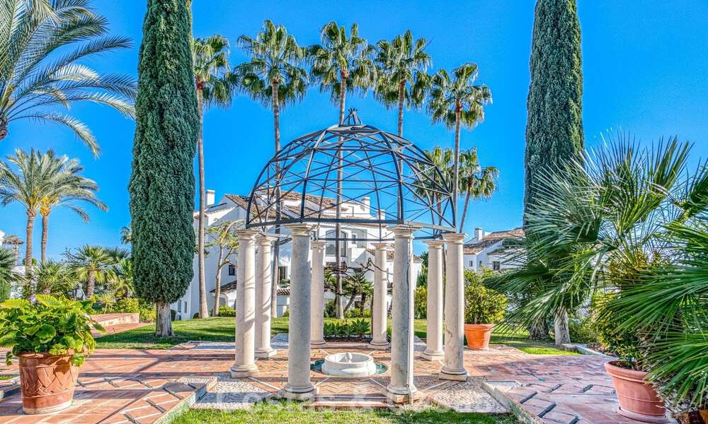 Luxueux penthouse avec vue sur la mer à vendre dans une communauté fermée sur le très convoité Golden Mile de Marbella 778590