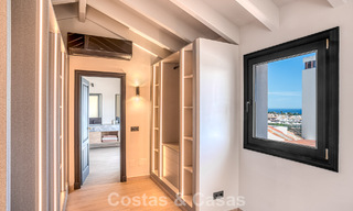 Luxueux penthouse avec vue sur la mer à vendre dans une communauté fermée sur le très convoité Golden Mile de Marbella 778591 