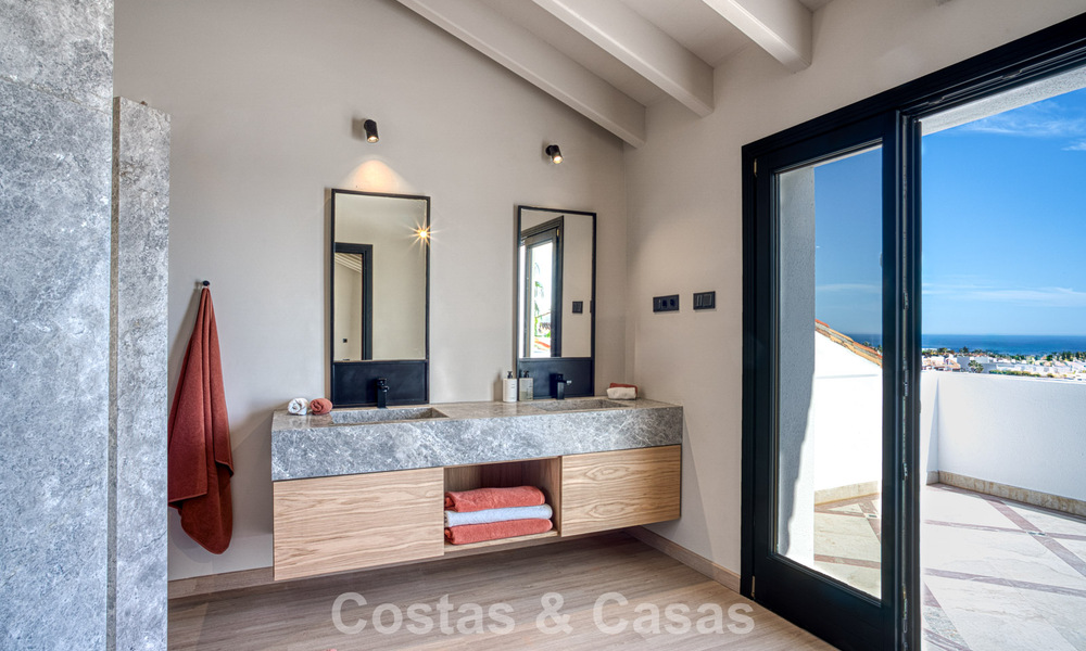 Luxueux penthouse avec vue sur la mer à vendre dans une communauté fermée sur le très convoité Golden Mile de Marbella 778592