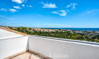 Luxueux penthouse avec vue sur la mer à vendre dans une communauté fermée sur le très convoité Golden Mile de Marbella 778593 