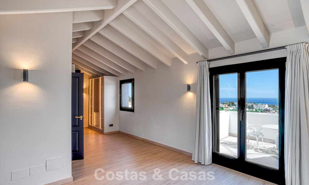 Luxueux penthouse avec vue sur la mer à vendre dans une communauté fermée sur le très convoité Golden Mile de Marbella 778596