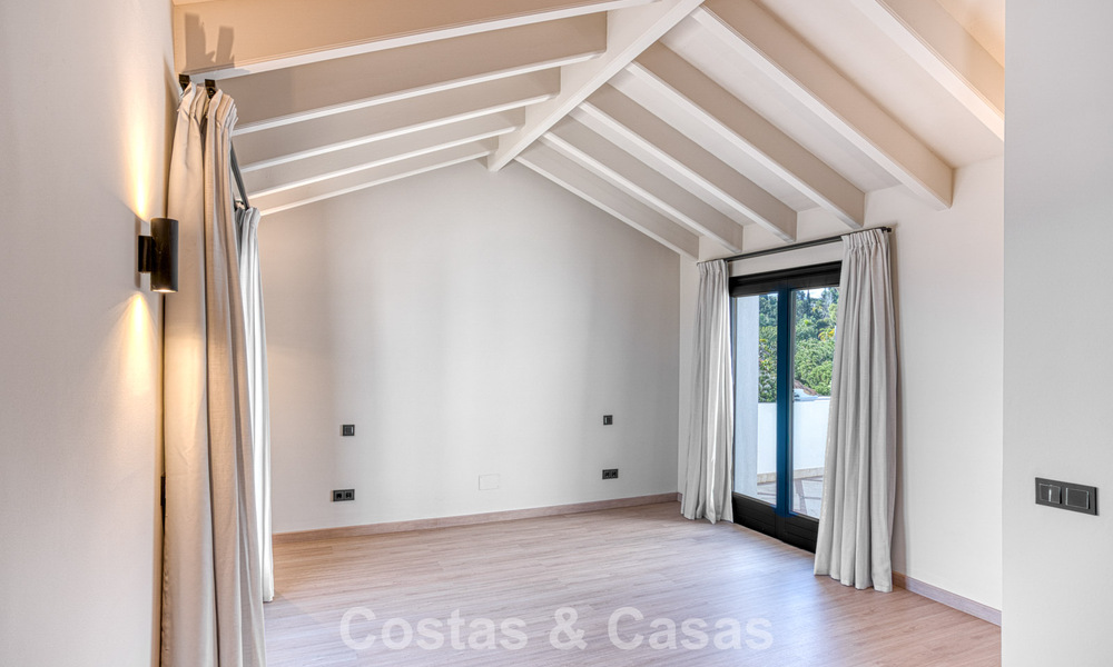 Luxueux penthouse avec vue sur la mer à vendre dans une communauté fermée sur le très convoité Golden Mile de Marbella 778597