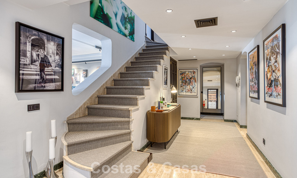 Luxueux penthouse avec vue sur la mer à vendre dans une communauté fermée sur le très convoité Golden Mile de Marbella 778608