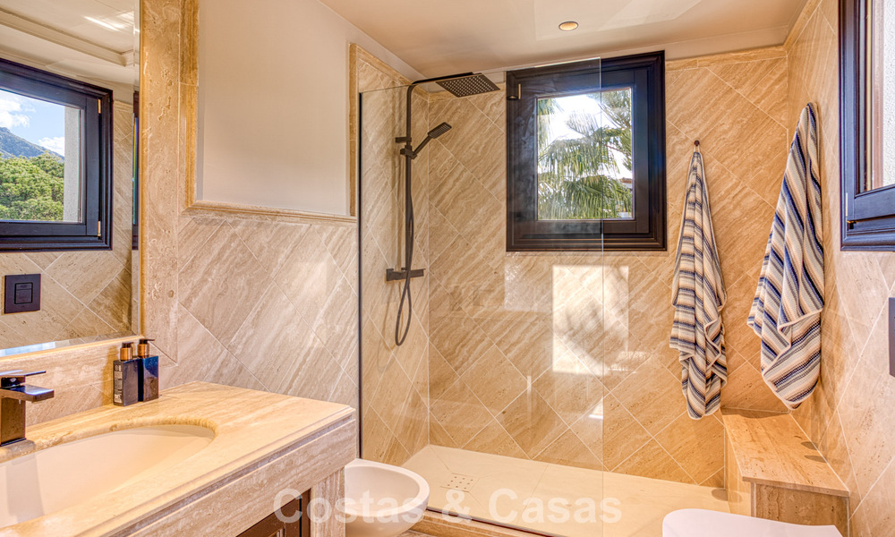 Luxueux penthouse avec vue sur la mer à vendre dans une communauté fermée sur le très convoité Golden Mile de Marbella 778615