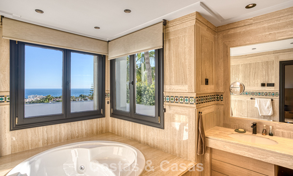 Luxueux penthouse avec vue sur la mer à vendre dans une communauté fermée sur le très convoité Golden Mile de Marbella 778616
