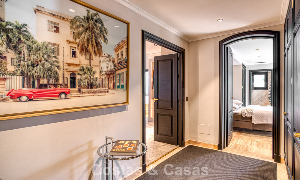 Luxueux penthouse avec vue sur la mer à vendre dans une communauté fermée sur le très convoité Golden Mile de Marbella 778620