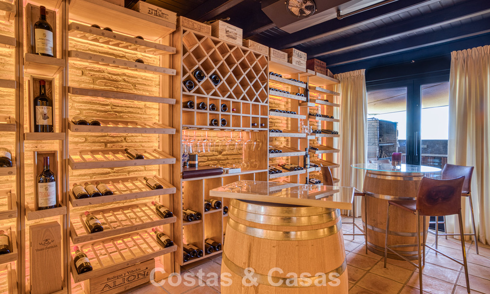 Luxueux penthouse avec vue sur la mer à vendre dans une communauté fermée sur le très convoité Golden Mile de Marbella 778622