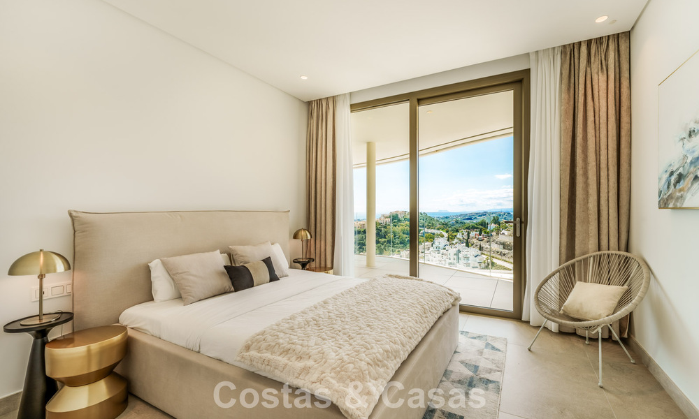 Appartement de prestige de 3 chambres à vendre avec vue sur la mer, le golf et les montagnes à La Quinta, Marbella - Benahavis 778731
