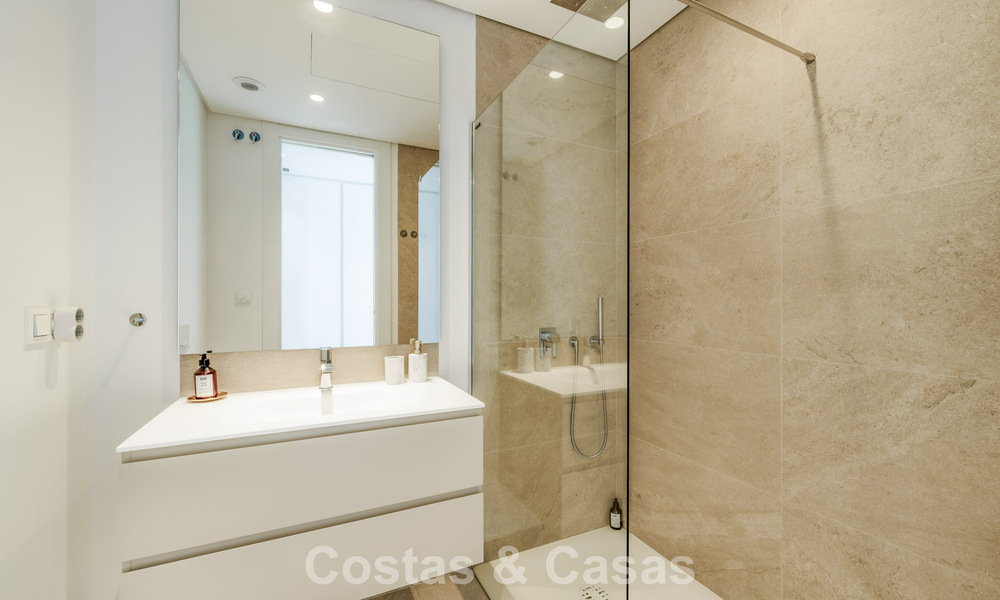 Appartement de prestige de 3 chambres à vendre avec vue sur la mer, le golf et les montagnes à La Quinta, Marbella - Benahavis 778732