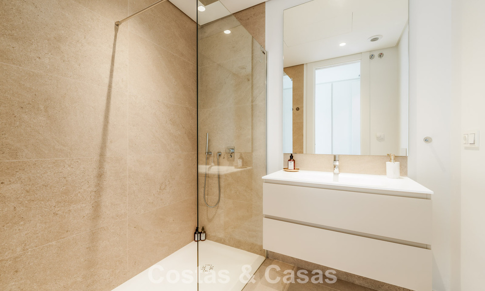 Appartement de prestige de 3 chambres à vendre avec vue sur la mer, le golf et les montagnes à La Quinta, Marbella - Benahavis 778735