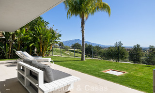 Villa moderne prête à emménager à vendre, en bordure du terrain de golf dans un quartier recherché de Marbella - Benahavis 778666 