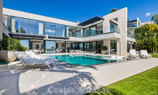 Villa moderne prête à emménager à vendre, en bordure du terrain de golf dans un quartier recherché de Marbella - Benahavis 778668 