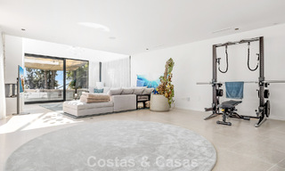 Villa moderne prête à emménager à vendre, en bordure du terrain de golf dans un quartier recherché de Marbella - Benahavis 778671 