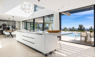 Villa moderne prête à emménager à vendre, en bordure du terrain de golf dans un quartier recherché de Marbella - Benahavis 778676 