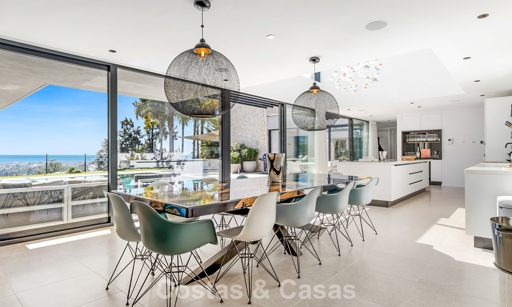 Villa moderne prête à emménager à vendre, en bordure du terrain de golf dans un quartier recherché de Marbella - Benahavis 778677