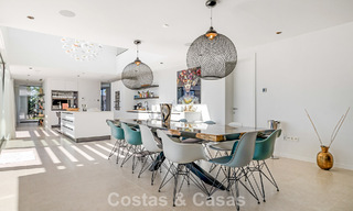 Villa moderne prête à emménager à vendre, en bordure du terrain de golf dans un quartier recherché de Marbella - Benahavis 778678 