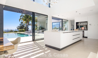 Villa moderne prête à emménager à vendre, en bordure du terrain de golf dans un quartier recherché de Marbella - Benahavis 778680 