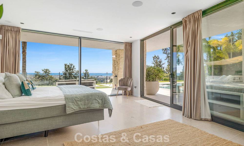Villa moderne prête à emménager à vendre, en bordure du terrain de golf dans un quartier recherché de Marbella - Benahavis 778682