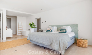 Villa moderne prête à emménager à vendre, en bordure du terrain de golf dans un quartier recherché de Marbella - Benahavis 778683 