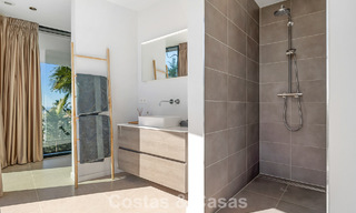Villa moderne prête à emménager à vendre, en bordure du terrain de golf dans un quartier recherché de Marbella - Benahavis 778691 