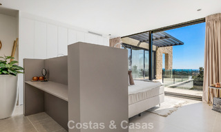 Villa moderne prête à emménager à vendre, en bordure du terrain de golf dans un quartier recherché de Marbella - Benahavis 778693 