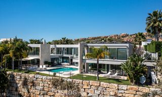 Villa moderne prête à emménager à vendre, en bordure du terrain de golf dans un quartier recherché de Marbella - Benahavis 778706 