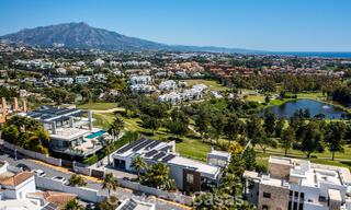 Villa moderne prête à emménager à vendre, en bordure du terrain de golf dans un quartier recherché de Marbella - Benahavis 778707 