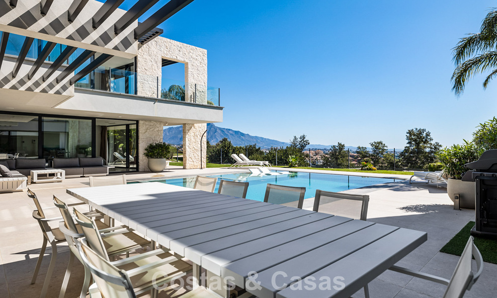 Villa moderne prête à emménager à vendre, en bordure du terrain de golf dans un quartier recherché de Marbella - Benahavis 778713