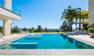 Villa moderne prête à emménager à vendre, en bordure du terrain de golf dans un quartier recherché de Marbella - Benahavis 778715 