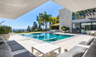 Villa moderne prête à emménager à vendre, en bordure du terrain de golf dans un quartier recherché de Marbella - Benahavis 778716 