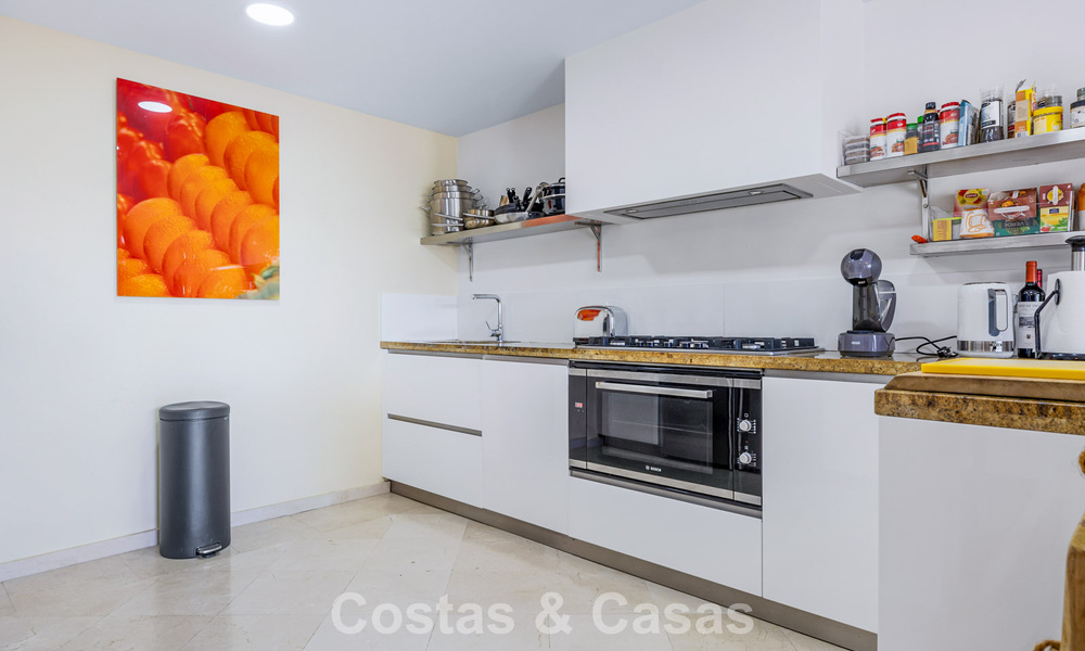 Spacieuse maison de ville à vendre avec vue sur la mer dans une urbanisation fermée dans les collines de Marbella - Benahavis 778931