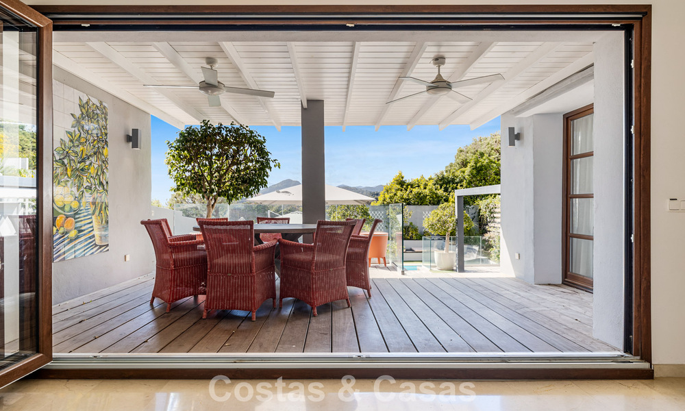 Spacieuse maison de ville à vendre avec vue sur la mer dans une urbanisation fermée dans les collines de Marbella - Benahavis 778933