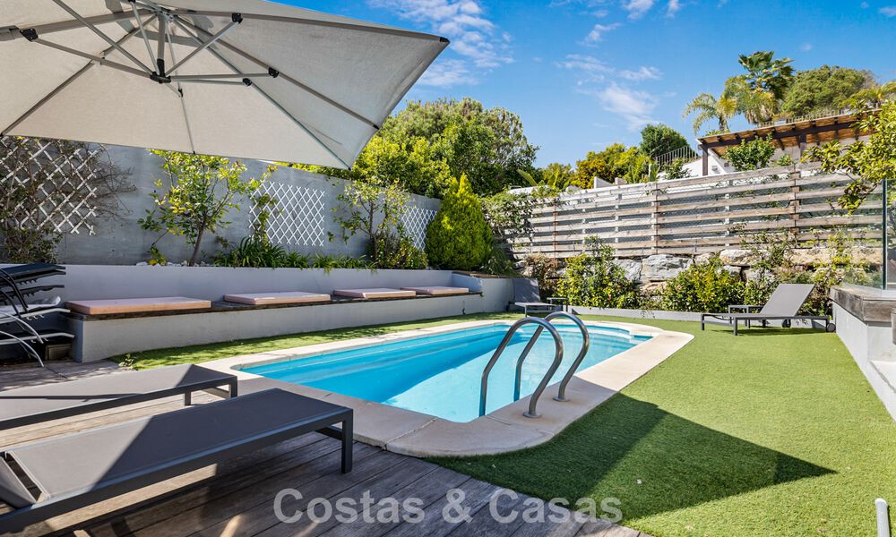 Spacieuse maison de ville à vendre avec vue sur la mer dans une urbanisation fermée dans les collines de Marbella - Benahavis 778939