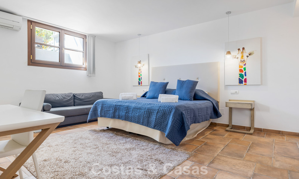 Spacieuse maison de ville à vendre avec vue sur la mer dans une urbanisation fermée dans les collines de Marbella - Benahavis 778948