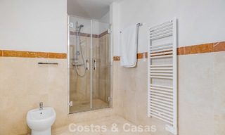 Spacieuse maison de ville à vendre avec vue sur la mer dans une urbanisation fermée dans les collines de Marbella - Benahavis 778951 