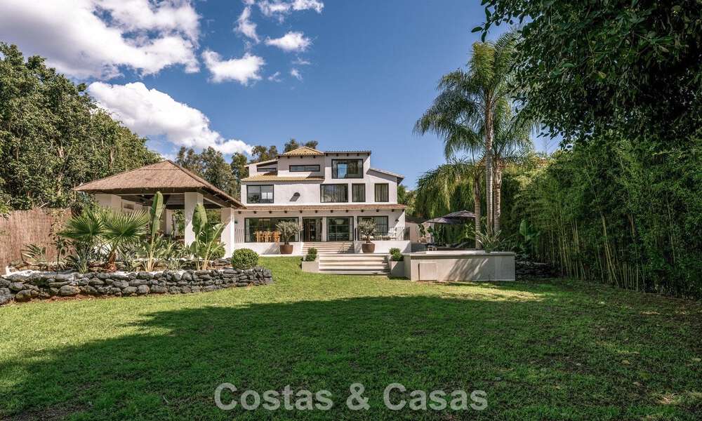 Villa de luxe contemporaine rénovée, prête à emménager, à vendre au cœur de la vallée du golf de Nueva Andalucia, Marbella 778817