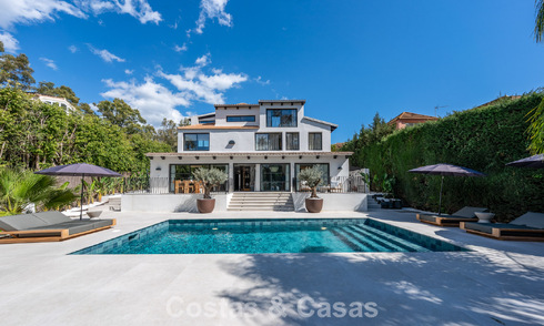 Villa de luxe contemporaine rénovée, prête à emménager, à vendre au cœur de la vallée du golf de Nueva Andalucia, Marbella 778818
