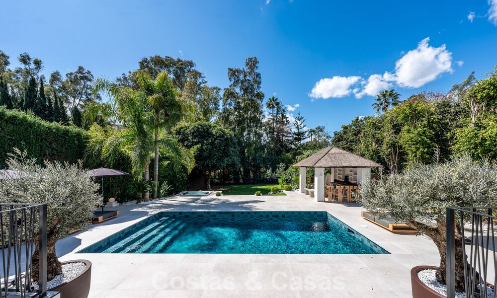 Villa de luxe contemporaine rénovée, prête à emménager, à vendre au cœur de la vallée du golf de Nueva Andalucia, Marbella 778819