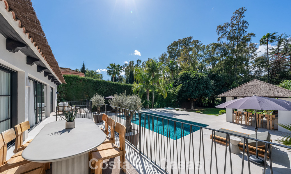 Villa de luxe contemporaine rénovée, prête à emménager, à vendre au cœur de la vallée du golf de Nueva Andalucia, Marbella 778820